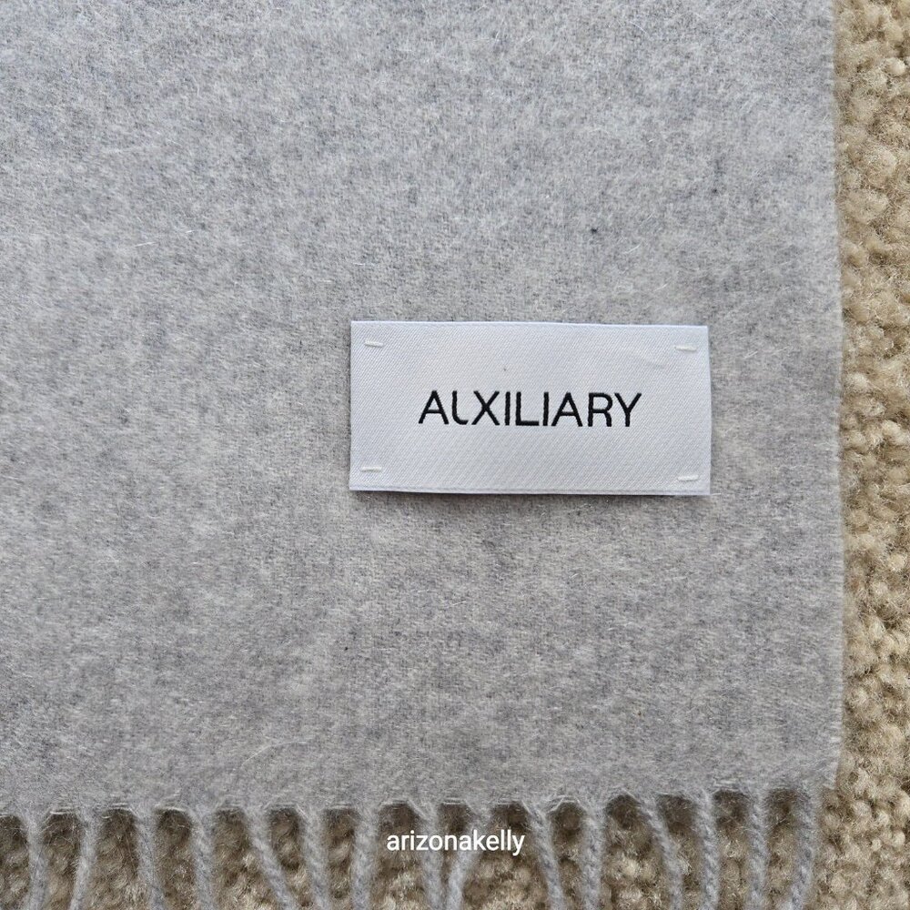 NWOT Alxiliary Cashmere Scarf Light Grey Aritzia - Picture 11 of 12